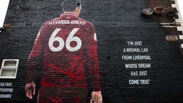 Вандали унищожиха стенописа с лика на Трент преди завръщането му на "Анфийлд"