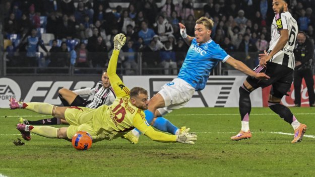 И бижуто Кенан не спаси трагичния Юве срещу Наполи