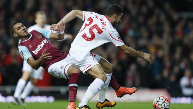 Младок удари нов параф с Ливърпул