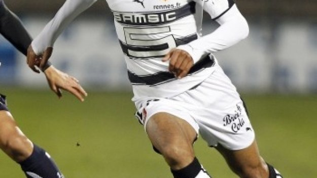 Венгер чупи касата за Ян М'Вила