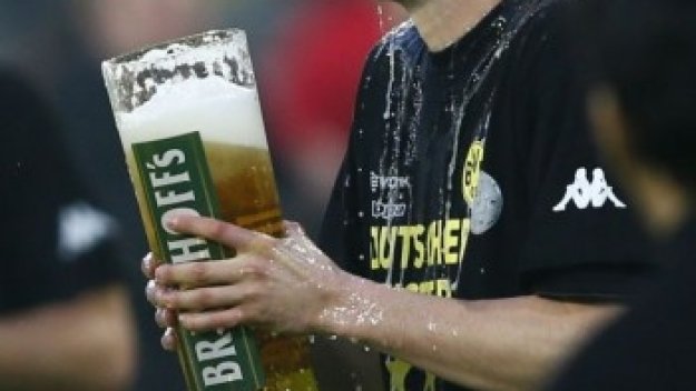 Официално: Гроскройц остава в Дортмунд до 2016 година