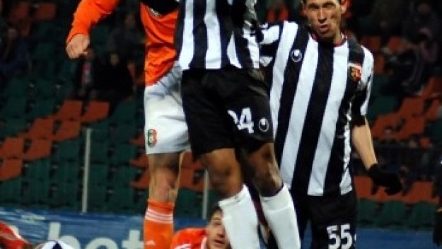 Мъри и Арис Солун се натискат да играят с Локо Пд