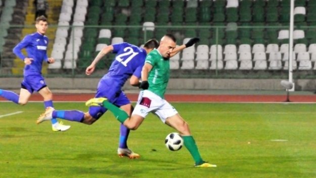 Камбуров ще продължи да къса мрежи за Берое, гони рекорда на Жеков