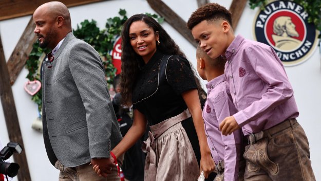 Компани обясни защо дербито с Борусия Дортмунд е различно