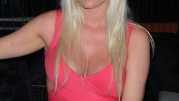 Разводът повлече Асдис към фалит