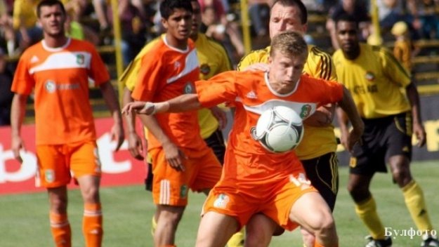 Литекс се изпоти срещу последния в класирането