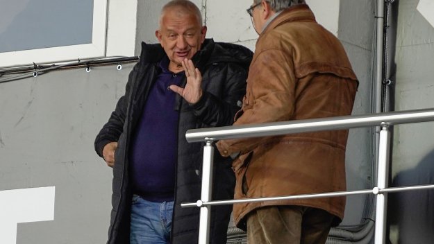 Крушарски култов: Кабаков свири тарикатски за равен резултат