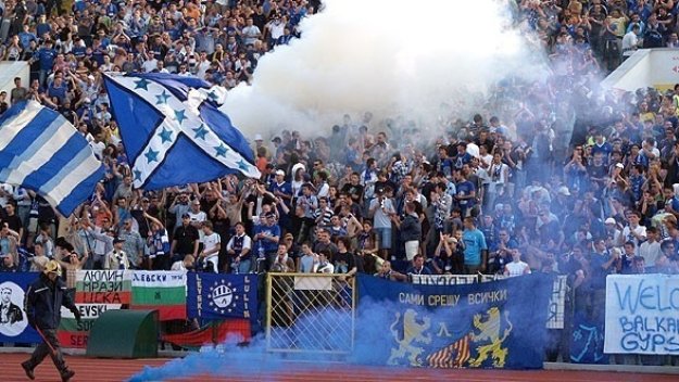 Феновете на Левски: БФС отново не свали ловешките си наколенки