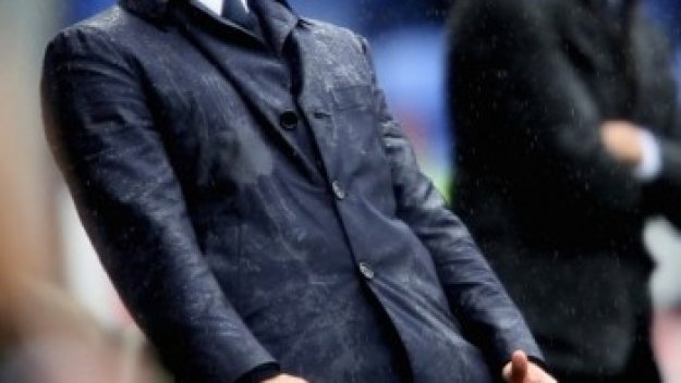 Манчини: Искам Адебайор да остане в Сити