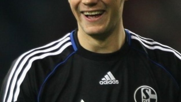 Фенклубът на Шалке изключи Нойер