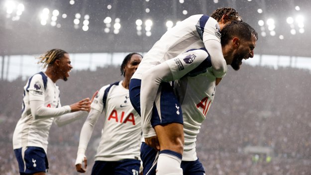 Тъмни облаци надвиснаха над Тотнъм