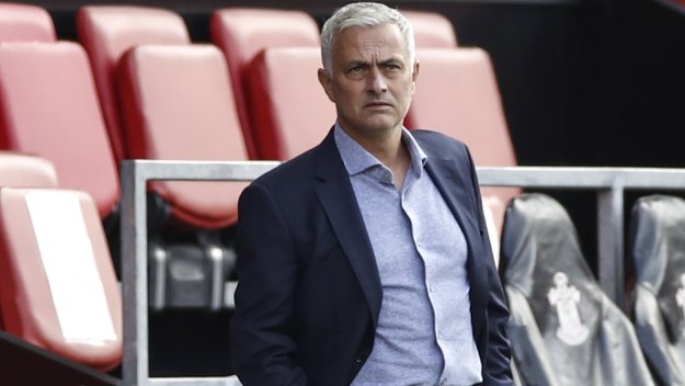 Моуриньо беснее срещу натоварения график с мачове