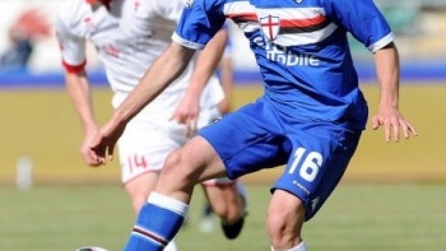 Интер взе Поли, напира за Сарате