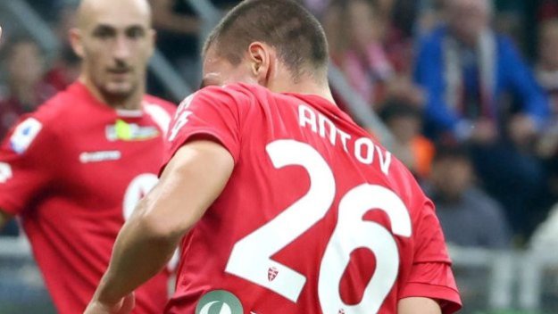 Монца прати Верона на дъното, Антов игра