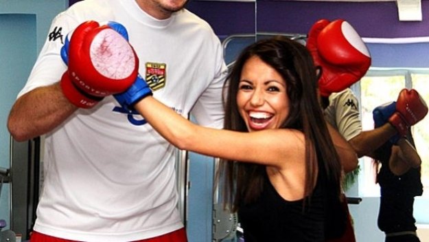 Ангелинка утешава Славчо Тошев