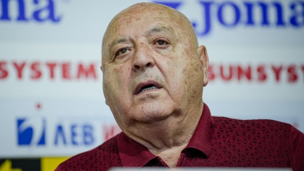 Стефанов попиля Светльо Вуцов и заяви за вратаря на Левски: Той е лигльо! 