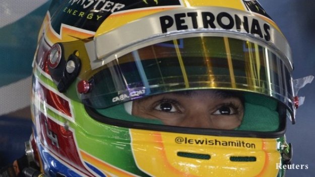 Люис Хамилтън с Пол Позишън на Силвърстоун