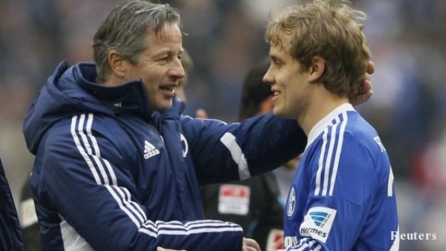 Шалке с късна победа над потъващия кораб &quot;Хофе&quot;