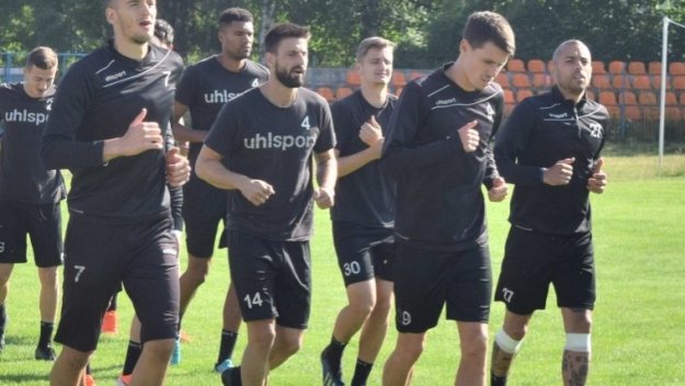 Локо (Пловдив) с първа победа в контролите, надделя над отбора на Майкъл Есиен