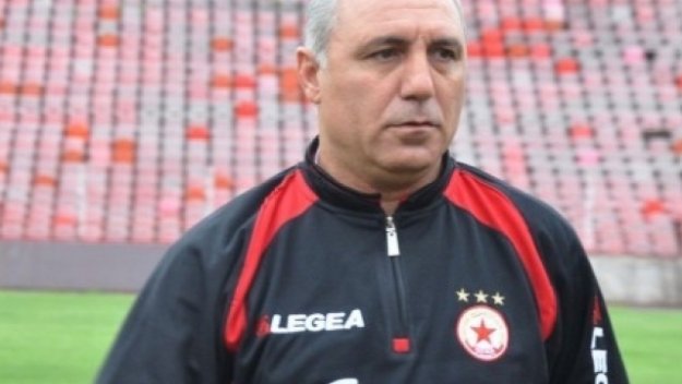 Стоичков се предложи за треньор на Цървена звезда
