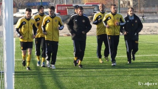 Седемте нови &quot;канарчета&quot; взети за 300 бона