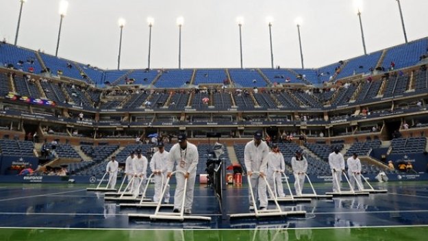 И днес дъждът създава проблеми на организаторите на US Open