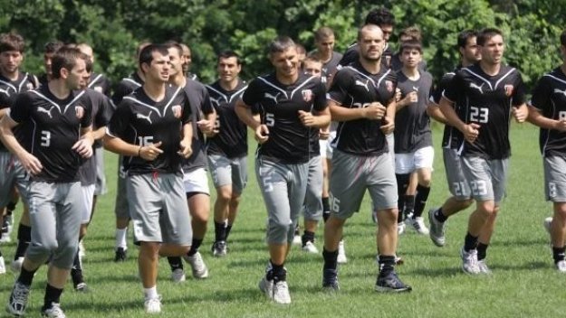 Зума би шута на халф от Локо