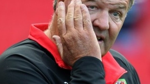 Джон Тошак напуска националния на Уелс при загуба от България