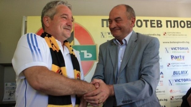 Ботев Пловдив би шута на македонец