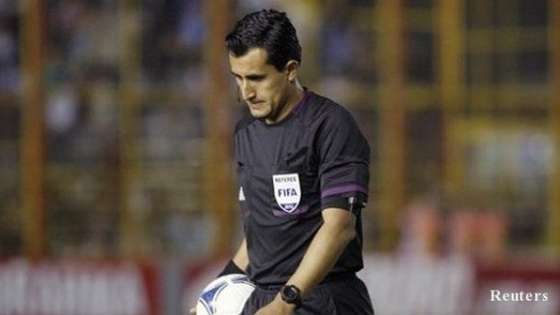 Скандален чилиец свири Мексико-Италия