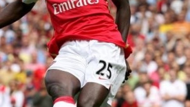 Венгер забрани на Адебайор да празнува головете си