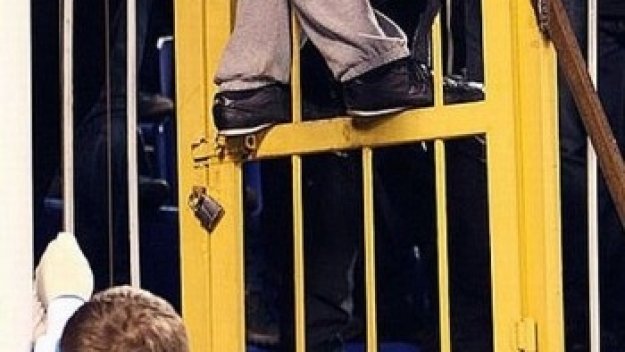 Роберто Карлош търси справедливост за &quot;банановия случай&quot;