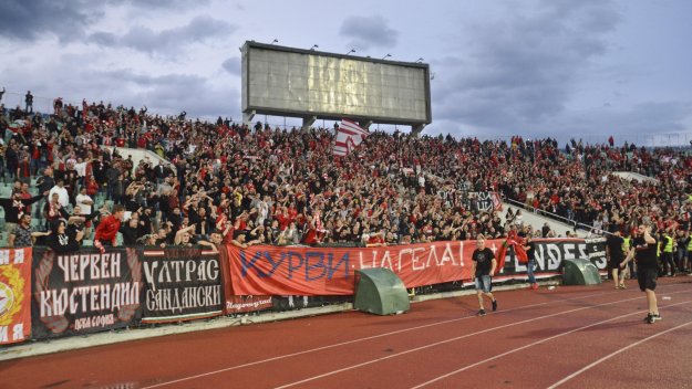 Седем полицаи са пострадали при боя между ултрасите на Локо (Пд) и ЦСКА