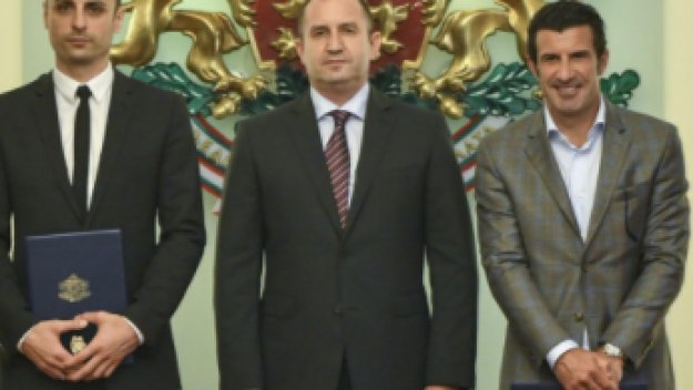 Президентът на България прие и награди Фиго и Бербатов