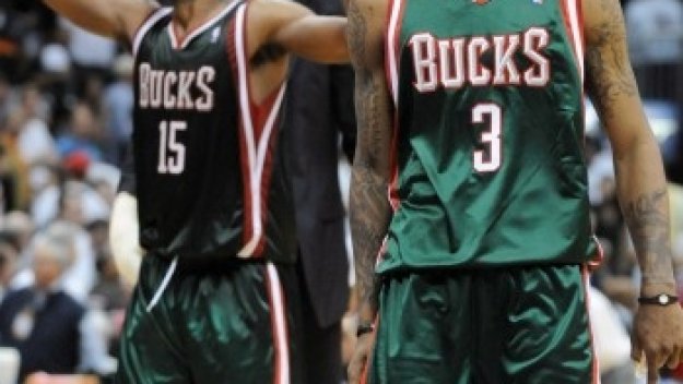 Милуоки спря полета на Далас