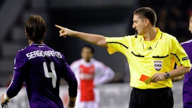 Моуриньо поръчал червените картони на Чаби и Рамос