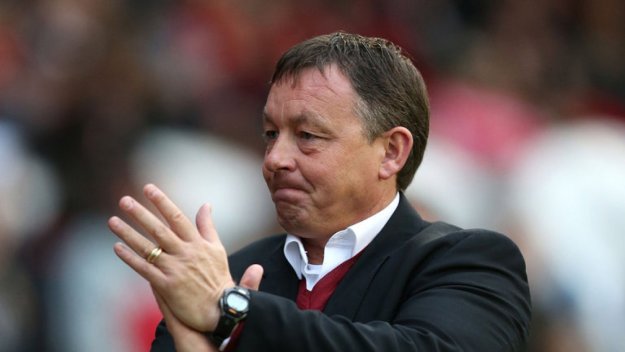 Нотингам уволни мениджъра Били Дейвис