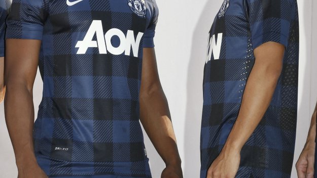 Патрис Евра: Показваме нервност в мачовете на "Олд Трафорд"