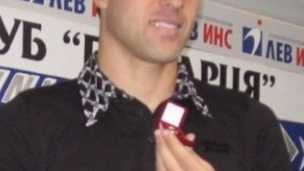 Славия продава и Жуниньо