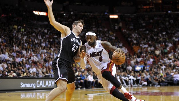 Бруклин отново би Маями с една точка