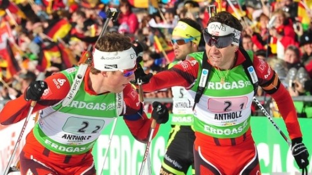 “Цялото кралско войнство” на Норвегия в смесената щафета на световното по биатлон