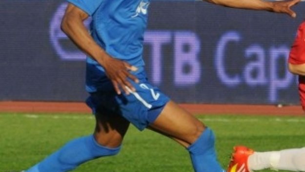 Дъстли Мюлдер на 4000 евро от Левски