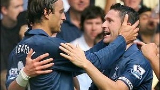 Бербатов бележи, Тотнъм бие 3:0 като гост