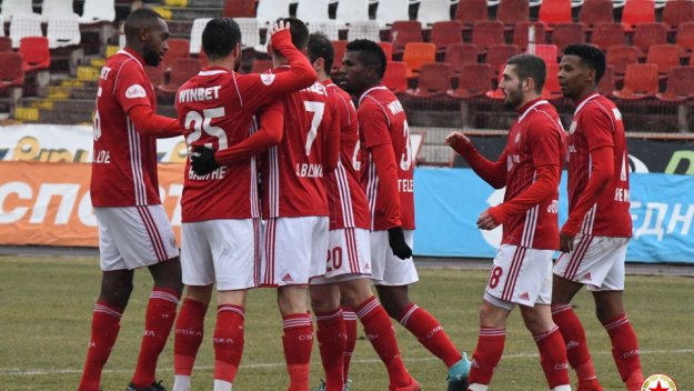 Шеметен старт за ЦСКА, смачка с 5:0 Верея и измести Лудогорец от върха