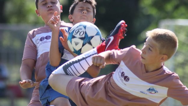 Срам и позор! Обраха деца на Данониада
