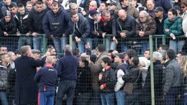 Тифозите на Дженоа към Прециози: Не хвърляйте вината върху нас!