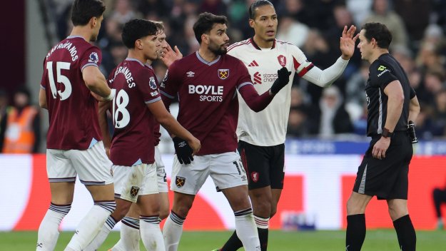 Бразилски "чук" ревна след червения картон срещу Ливърпул