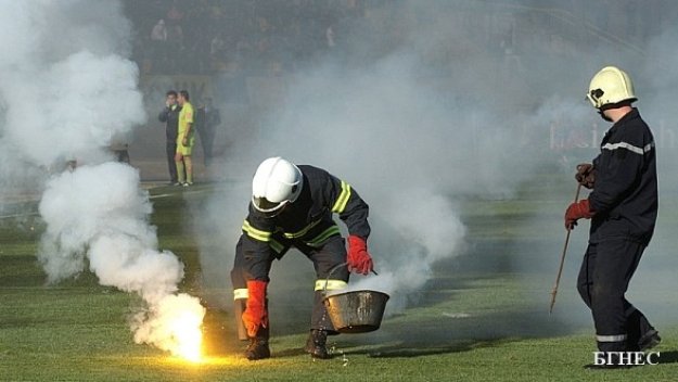 Со футбол, со мутри, со малко кютек!