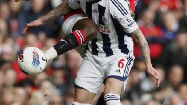 Футболист на УБА си бърше задните части с пари 