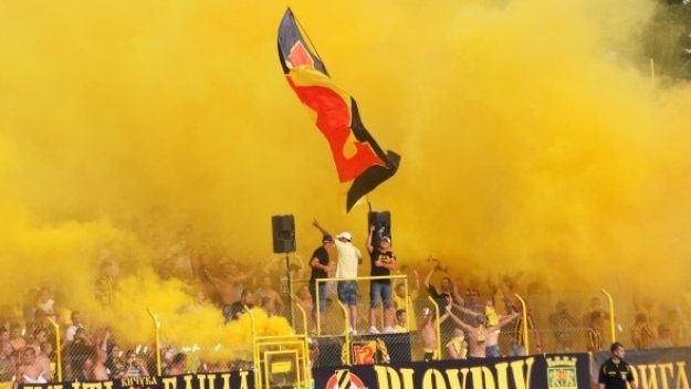 2 500 &quot;канарчета&quot; ще пеят за Ботев срещу Левски